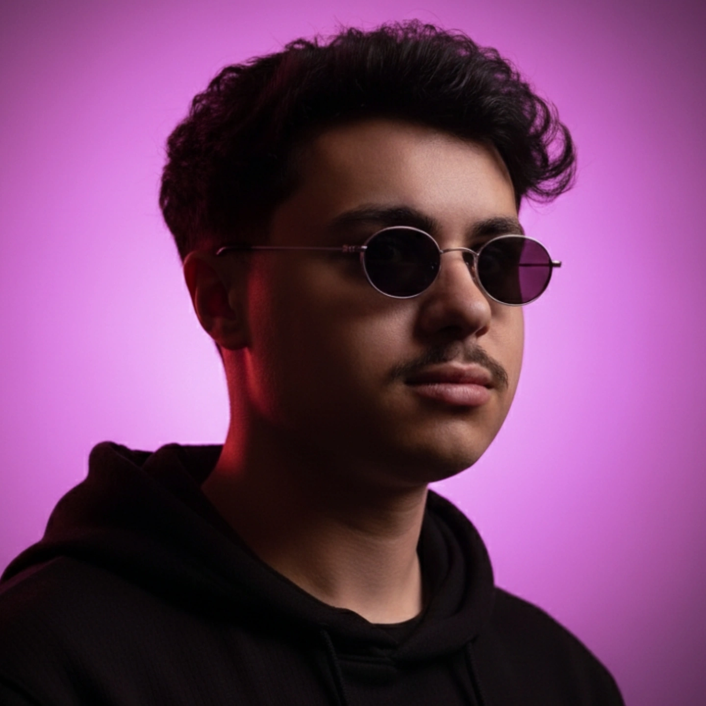 مصمم ومحرر محترف